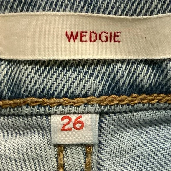 Levi’s Wedgie Fit Light Wash Denim Jeans, Size 26 - Picture 14 of 14